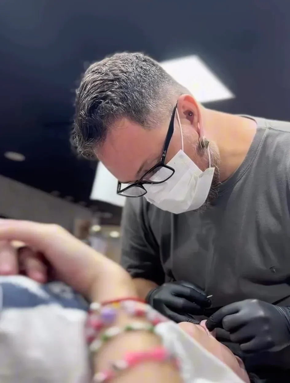 Piercing realizado no Capone Club